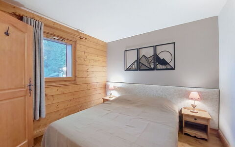 Les Menuires 660: Wood, Interior Design, Flooring, Floor, Ceiling, Room, Furniture, Bedroom, Bed, Home