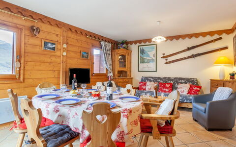 Marmottes A6: Table, Furniture, Chair, Azure, Picture Frame, Wood, Lighting, Interior Design, Building, Flooring