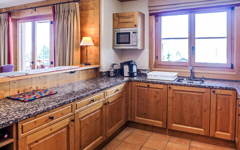Villars 171: Wood, Kitchen, Interior Design, Furniture, Cabinetry, Flooring, Countertop, Wood Stain, Room, Hardwood