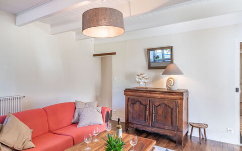 Ti Ar Stang: Table, Furniture, Property, Couch, Wood, Cabinetry, Interior Design, Picture Frame, Flooring, Floor