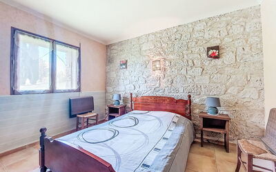 Accommodation:&nbsp;La Grange Jacques 600.2