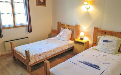 Le Châtaignier: Furniture, Window, Property, Building, Comfort, Table, Azure, Wood, Textile
