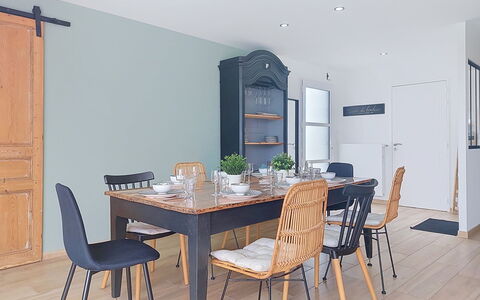 Les Lagons du Lividic: Furniture, Interior Design, Flooring, Wood, Table, Chair, Kitchen & Dining Room Table, Dining Room, Floor, Room