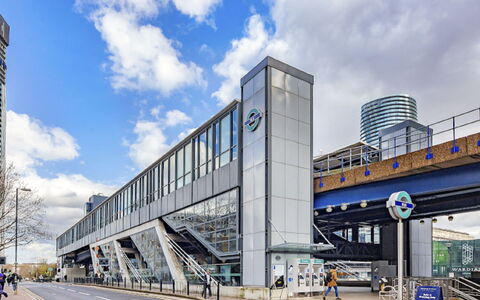 Amber Court: Sky, Cloud, Building, Daytime, Urban Design, City, Thoroughfare, Metropolitan Area, Bridge, Commercial Building