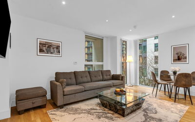 Accommodation:&nbsp;Lanterns Court 2 302.2