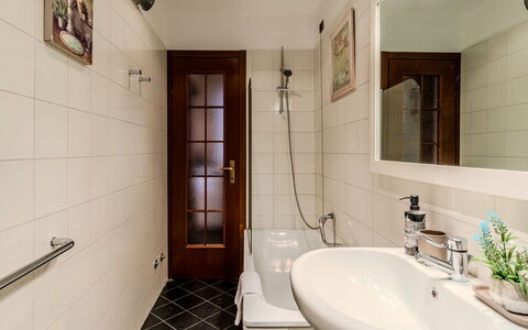 Lungolago: Bathroom, Plumbing Fixture, Interior Design, Flooring, Bathroom Sink, Floor, Sink, Tap, Mirror, Toilet
