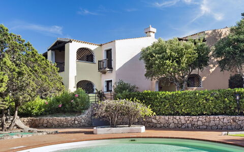Porto Cervo 624: Water, Sky, Plant, Swimming Pool, Tree, Arecales, Shade, Urban Design, Leisure, Grass