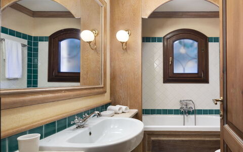 Porto Cervo 624: Bathroom, Plumbing Fixture, Bathroom Sink, Sink, Interior Design, Tap, Mirror, Flooring, Plumbing, Floor