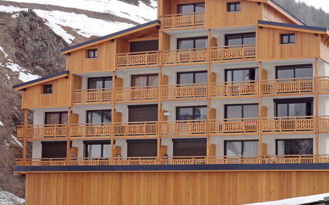 Le Super Venosc: Building, Window, Snow, Wood, Architecture, Mountain, Urban Design, Condominium, Slope, Facade