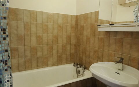 Le Super Venosc: Bathroom, Property, Tile, Room, Wall, Tap, Interior Design, Architecture, Bathroom Accessory, Plumbing Fixture