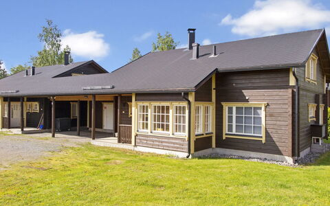Tahkontupa: Wood, House, Home, Cottage, Roof, Residential Area, Siding, Land Lot, Porch, Shade