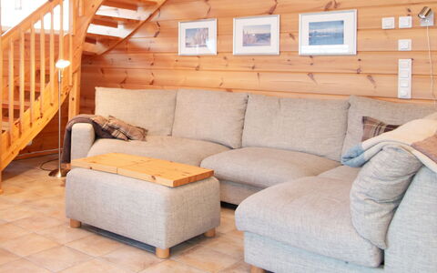 Tahkontupa: Furniture, Flooring, Wood, Floor, Interior Design, Couch, Living Room, Home, Wood Flooring, Room