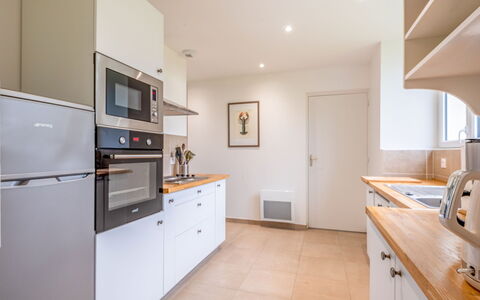 Maison Sainte Claire: Cabinetry, Property, Furniture, Countertop, Building, Drawer, Kitchen, Kitchen Appliance, Wood, Kitchen Stove
