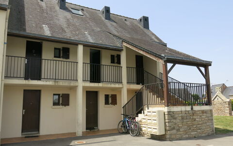 Belle Vue Mer et Piscine: Bicycle, Sky, Window, Building, Door, House, Wheel, Wood, Bicycle Wheel