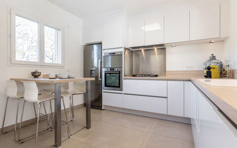 Villa D'Allongue: Cabinetry, Countertop, Furniture, Tap, Kitchen Sink, Kitchen Appliance, Building, Sink, Kitchen, Home Appliance