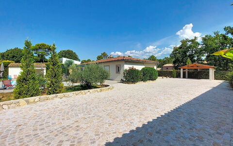 Villa D'Allongue: Flagstone, Driveway, Cobblestone, Shade, Concrete, Garden, Landscaping, Tile, Design, Walkway