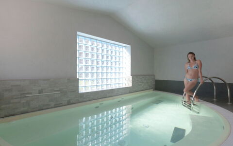 Happy Comfort: Water, Swimming Pool, Window, Floor, Flooring, Building, Leisure, Recreation, Shade, Composite Material