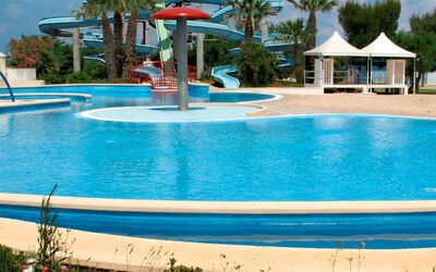 Carovigno 680: Water, Plant, Cloud, Property, Sky, Azure, Swimming Pool, Blue, Botany, Tree
