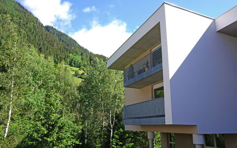 Apart Annabell: Water, Sky, Property, Plant, Building, Cloud, Swimming Pool, Tree, Residential Area, Grass