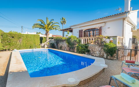 Dofins Bahia Azul: Water, Sky, Plant, Building, Property, Swimming Pool, Azure, Shade, Tree, Architecture