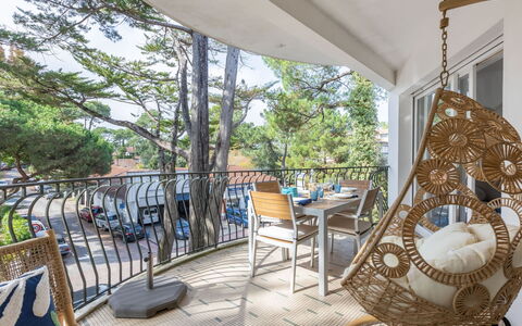 Hossegor 355: Furniture, Property, Plant, Chair, Shade, Tree, Outdoor Furniture, Interior Design, Wood, Building