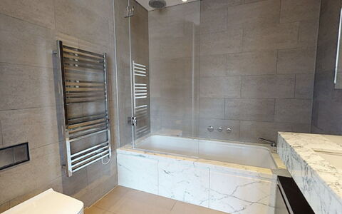 Liverpool Street, Shoreditch: Property, Bathtub, Building, Interior Design, Flooring, Floor, Wood, Shade