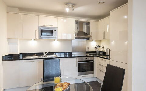 Great Suffolk Street, Waterloo: Cabinetry, Countertop, Kitchen Appliance, Kitchen Stove, Kitchen, Sink, Tap, Kitchen Sink, Building, Lighting