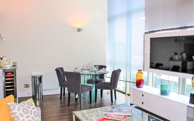 Accommodation:&nbsp;Lawrence House 303.2