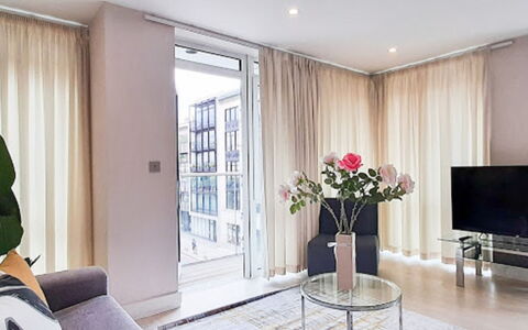 Friends Street: Flower, Furniture, Plant, Property, Building, Vase, Houseplant, Flowerpot, Comfort, Textile