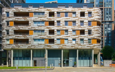 Indescon Studio: Daytime, Building, Apartment, Facade, Urban Area, Architecture, Metropolitan Area, Condominium, Commercial Building