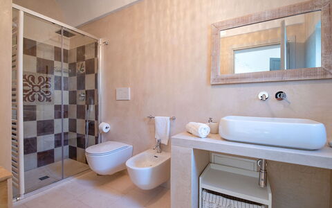 Masseria Tufo Bianco: Brown, Mirror, Plumbing Fixture, Tap, Property, Bathroom Sink, Building, Sink, Purple, Bathroom