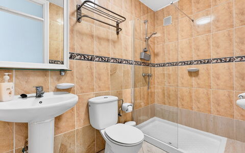 Parque Santiago Ii: Toilet Seat, Plumbing Fixture, Toilet, Bathroom, Flooring, Sink, Floor, Interior Design, Plumbing, Tap