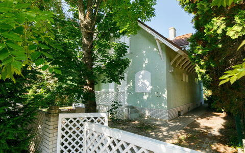 Elisabeth: Building, Plant, Property, House, Tree, Land Lot, Fence, Cottage, Biome, Grass