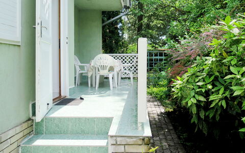 Elisabeth: Plant, Property, Building, Tree, Shade, Grass, Stairs, Cottage, Porch, Wood
