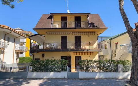Lignano Sabbiadoro 657: Shrub, Residential Area, Porch, Garden, Balcony, Shade, Outdoor Furniture, Yard, Chair, Landscaping
