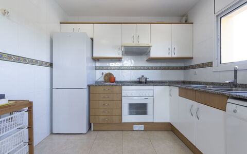 Poblamar: Cabinetry, Sink, Property, Tap, Countertop, Kitchen Sink, Kitchen, Kitchen Stove, Wood, Window