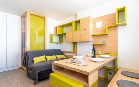 Accommodation:&nbsp;Home Club (Lavachet) 200.9