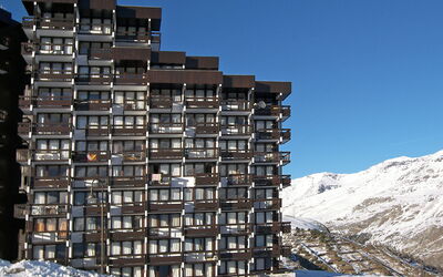 Tignes 200: Sky, Property, Snow, Building, Urban Design, Freezing, Slope, Condominium, Mountain, Tower Block