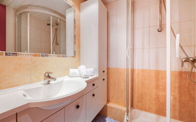 Accommodation:&nbsp;Home Club (Lavachet) 200.7
