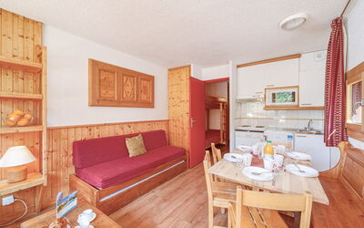 Accommodation:&nbsp;Home Club (Lavachet) 200.7