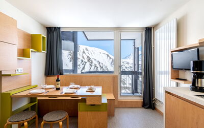 Accommodation:&nbsp;Home Club (Lavachet) 200.9