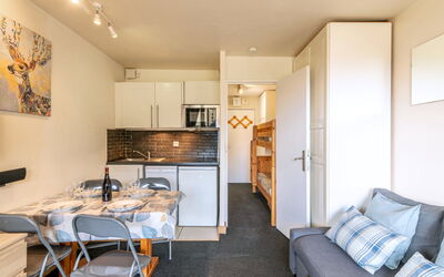 Accommodation:&nbsp;Home Club (Lavachet) 200.12