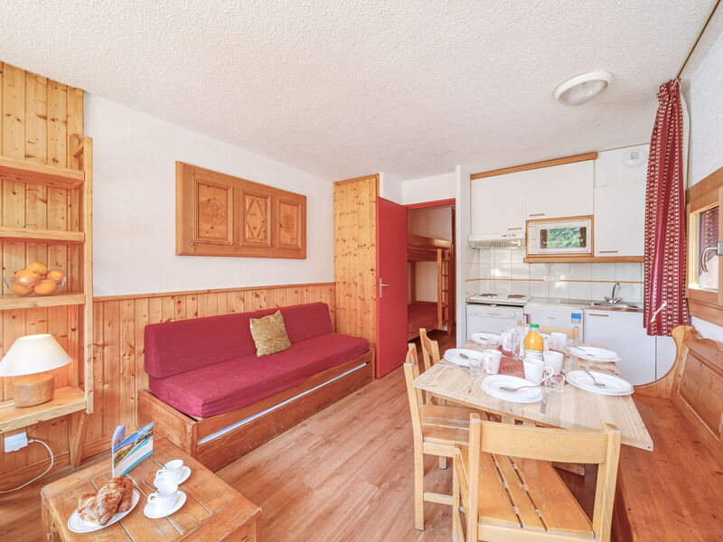Accommodation:&nbsp;Home Club (Lavachet) 200.7