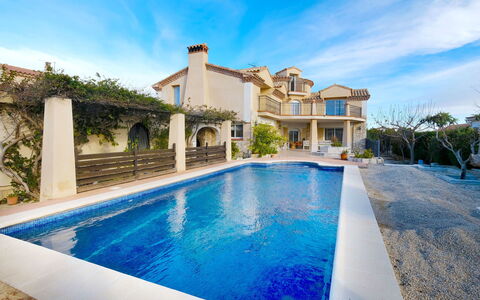 Villa Cantos
