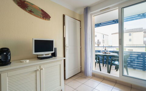 Accommodation:&nbsp;Bleu Marine 310.10