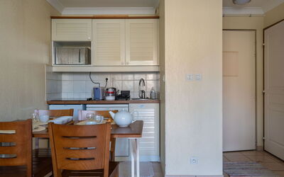 Accommodation:&nbsp;Bleu Marine 310.10