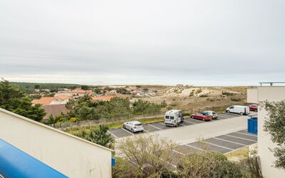 Accommodation:&nbsp;Bleu Marine 310.8