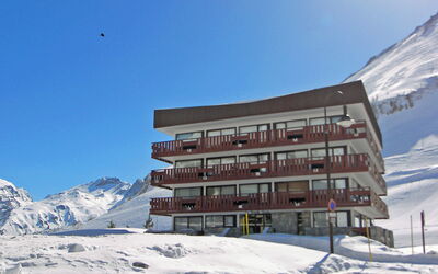 Tignes 220: Sky, Snow, Daytime, Property, Mountain, Building, Slope, Window, Freezing, Landscape