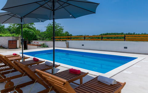 Villa Mate i Kate: Water, Building, Property, Sky, Swimming Pool, Furniture, Plant, Azure, Umbrella, Shade