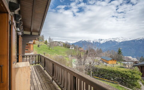 Phipalo: Cloud, Sky, Plant, Building, Wood, Mountain, Fence, House, Wall, Tree
